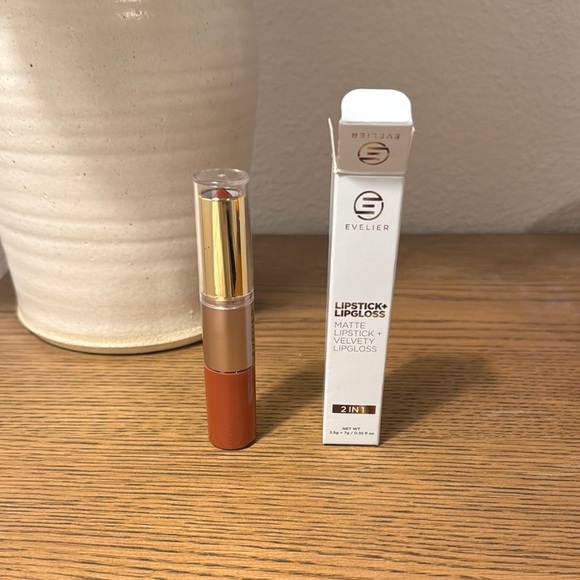 Matte Lipstick and lipgloss 2 in 1 shade sun-kissed caramel‎ - Picture 1 of 4